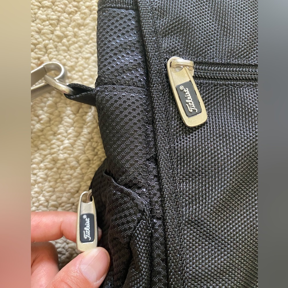 SOLD- Titleist Laptop Messenger Travel Bag. Excellent Condition. - Picture 5 of 13